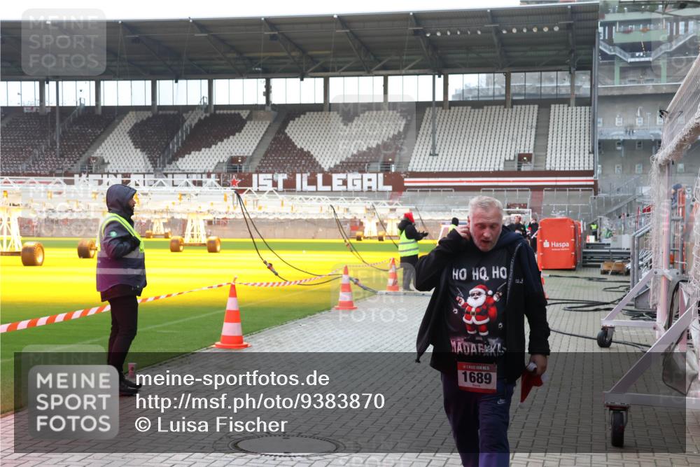 07.12.2025 - St. Pauli X-Mass-Run No. 15 Luisa Fischer http://msf.ph/oto/9383870 07.12.2025 10:56:32 Ziel 15, 1689, 951, 955, 1790, 1793, 2170, 2485, 4063, 4493 meine-sportfotos.de