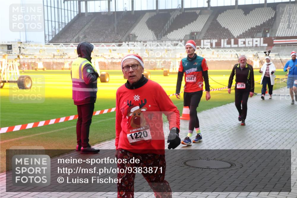 07.12.2025 - St. Pauli X-Mass-Run No. 15 Luisa Fischer http://msf.ph/oto/9383871 07.12.2025 10:13:52 Ziel 15, 1220, 2687, 1126, 88, 970, 1044, 1062, 1126, 1220, 1397, 1699, 1733, 2711, 2712, 2905, 3588, 3589, 4081, 4082, 4083, 4664 meine-sportfotos.de
