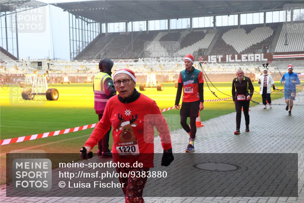 07.12.2025 - St. Pauli X-Mass-Run No. 15 Luisa Fischer http://msf.ph/oto/9383880 07.12.2025 10:13:52 Ziel 15, 1220, 2687, 1126, 88, 970, 1044, 1062, 1126, 1220, 1397, 1699, 1733, 2711, 2712, 2905, 3588, 3589, 4081, 4082, 4083, 4664 meine-sportfotos.de