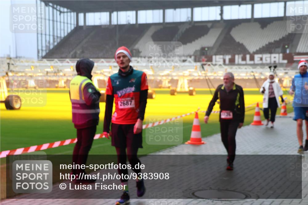 07.12.2025 - St. Pauli X-Mass-Run No. 15 Luisa Fischer http://msf.ph/oto/9383908 07.12.2025 10:13:54 Ziel 2687, 88, 970, 1044, 1062, 1126, 1220, 1397, 1699, 1733, 2711, 2712, 2905, 3588, 3589, 4081, 4082, 4083, 4664 meine-sportfotos.de