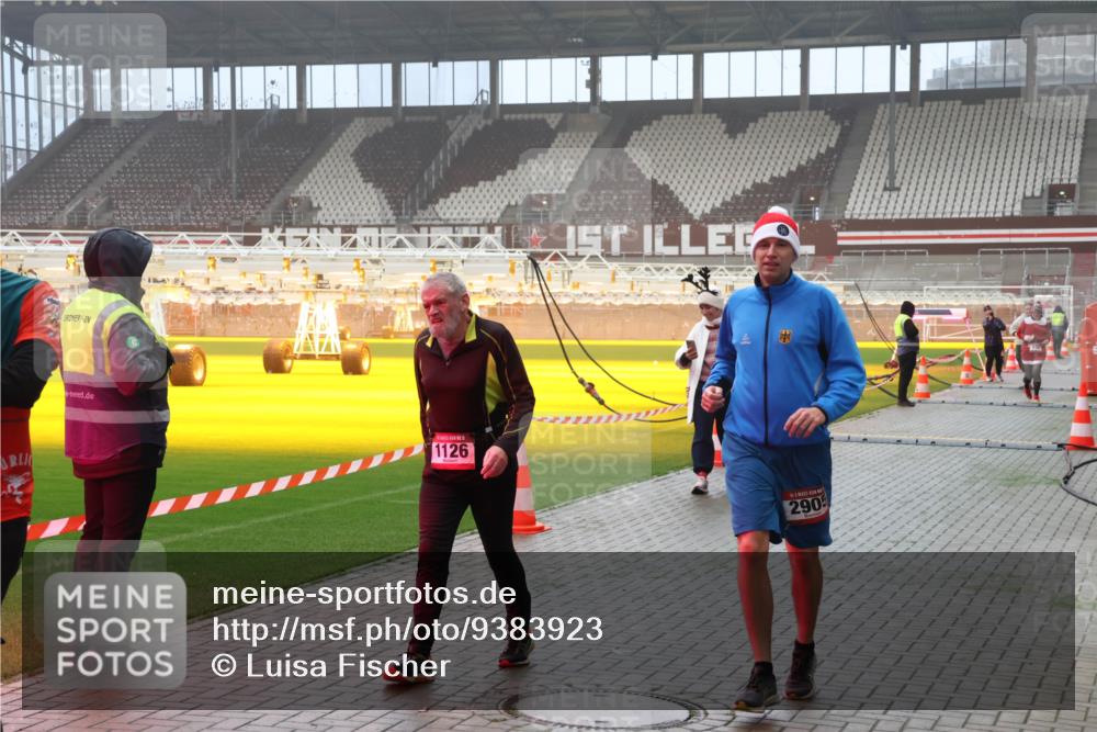 07.12.2025 - St. Pauli X-Mass-Run No. 15 Luisa Fischer http://msf.ph/oto/9383923 07.12.2025 10:13:55 Ziel 1126, 290, 88, 970, 1044, 1062, 1126, 1220, 1397, 1699, 1733, 2711, 2712, 2905, 3588, 3589, 4081, 4082, 4083, 4664 meine-sportfotos.de