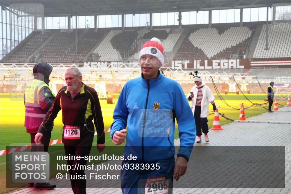 07.12.2025 - St. Pauli X-Mass-Run No. 15 Luisa Fischer http://msf.ph/oto/9383935 07.12.2025 10:13:57 Ziel 15, 1126, 5, 2905, 88, 970, 1044, 1062, 1126, 1220, 1699, 1733, 2711, 2712, 2905, 2951, 3588, 3589, 4081, 4082, 4083, 4664 meine-sportfotos.de