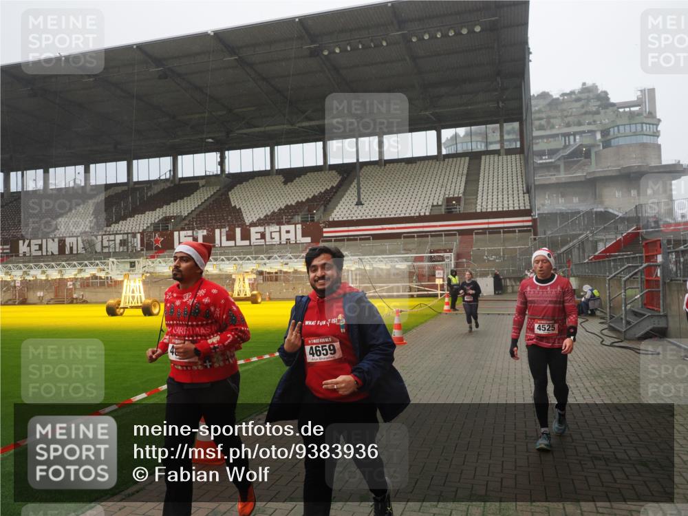 07.12.2025 - St. Pauli X-Mass-Run No. 15 Fabian Wolf http://msf.ph/oto/9383936 07.12.2025 10:11:27 Ziel 1969, 3354, 3815, 4499, 4525, 4659, 4661, 4662 meine-sportfotos.de