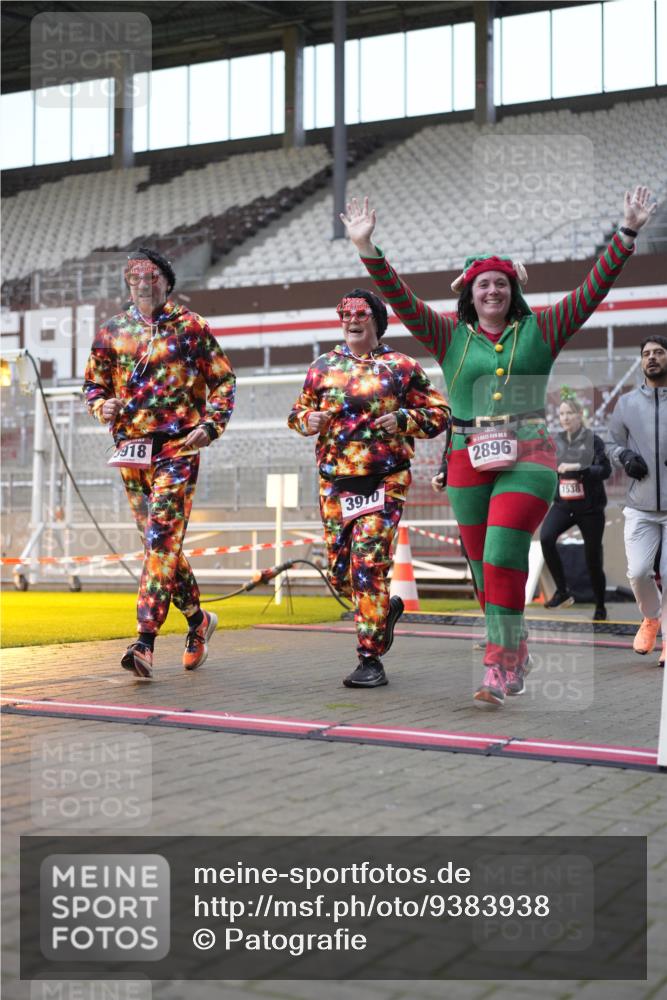07.12.2025 - St. Pauli X-Mass-Run No. 15 Patografie http://msf.ph/oto/9383938 07.12.2025 10:25:45 Ziel 50, 129, 211, 369, 374, 387, 398, 404, 1069, 1227, 1538, 1581, 1586, 2041, 2104, 2106, 2149, 2191, 2215, 2896, 3742, 3779, 3910, 3918, 4162, 4164, 4300, 4301, 4501, 4775, 4782 meine-sportfotos.de