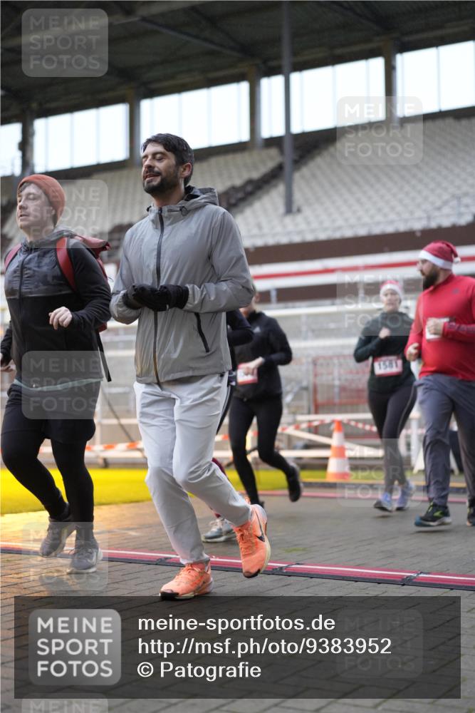 07.12.2025 - St. Pauli X-Mass-Run No. 15 Patografie http://msf.ph/oto/9383952 07.12.2025 10:25:47 Ziel 50, 129, 211, 369, 374, 387, 398, 404, 422, 1069, 1227, 1538, 1561, 1581, 1586, 2041, 2104, 2106, 2149, 2191, 2215, 2896, 3742, 3779, 3805, 3910, 3918, 4300, 4301, 4501, 4775, 4782 meine-sportfotos.de