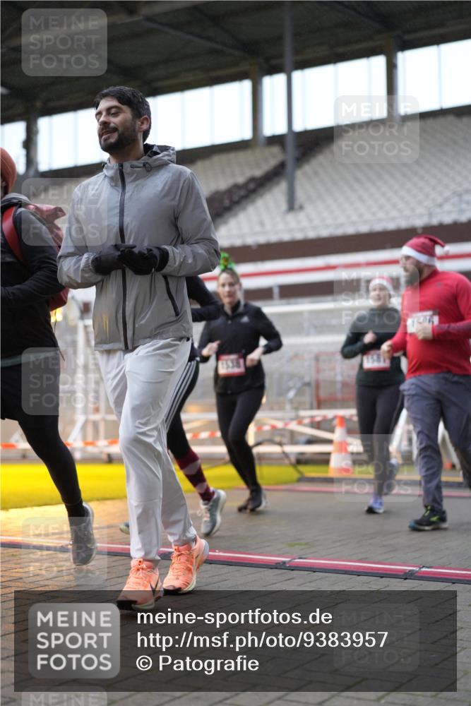 07.12.2025 - St. Pauli X-Mass-Run No. 15 Patografie http://msf.ph/oto/9383957 07.12.2025 10:25:47 Ziel 50, 129, 211, 369, 374, 387, 398, 404, 422, 1069, 1227, 1538, 1561, 1581, 1586, 2041, 2104, 2106, 2149, 2191, 2215, 2896, 3742, 3779, 3805, 3910, 3918, 4300, 4301, 4501, 4775, 4782 meine-sportfotos.de