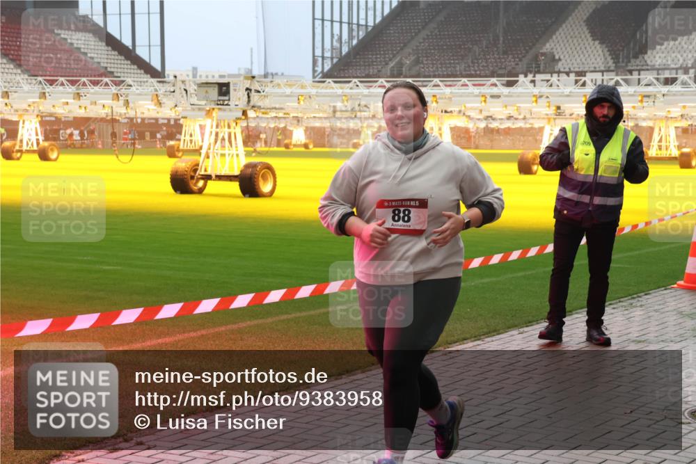 07.12.2025 - St. Pauli X-Mass-Run No. 15 Luisa Fischer http://msf.ph/oto/9383958 07.12.2025 10:14:14 Ziel 15, 88, 6709, 88, 970, 1062, 1220, 1699, 2905, 2951, 4371, 4502, 4526 meine-sportfotos.de