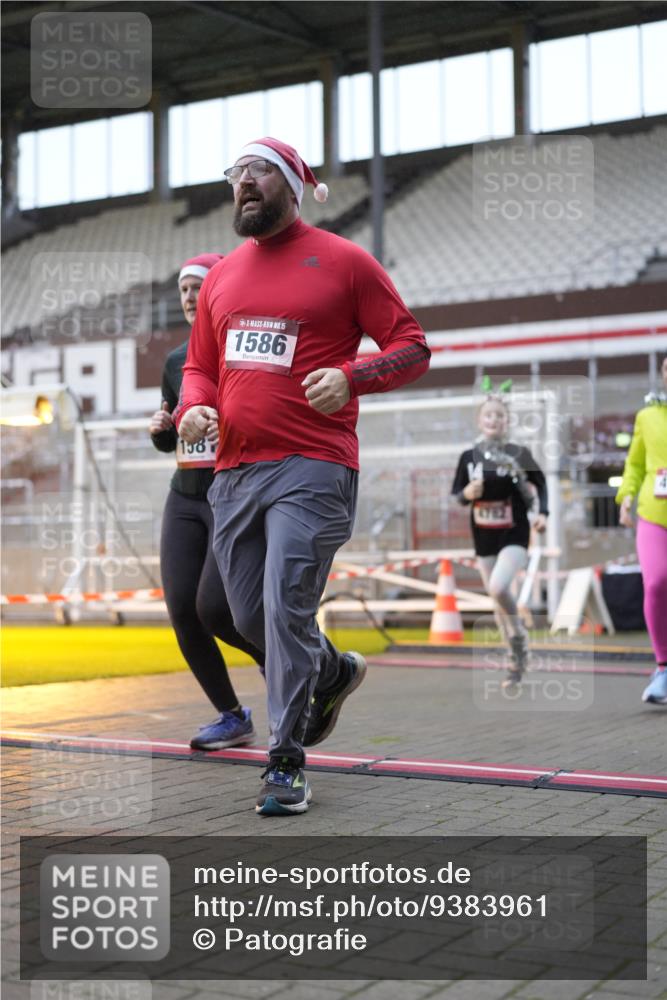 07.12.2025 - St. Pauli X-Mass-Run No. 15 Patografie http://msf.ph/oto/9383961 07.12.2025 10:25:48 Ziel 50, 129, 211, 369, 374, 387, 398, 404, 422, 1069, 1227, 1538, 1561, 1581, 1586, 2041, 2104, 2106, 2149, 2191, 2215, 2896, 3779, 3805, 3910, 3918, 4300, 4301, 4501, 4775, 4782 meine-sportfotos.de