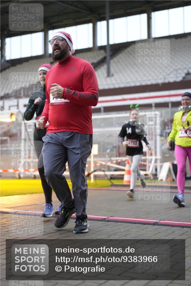 07.12.2025 - St. Pauli X-Mass-Run No. 15 Patografie http://msf.ph/oto/9383966 07.12.2025 10:25:48 Ziel 50, 129, 211, 369, 374, 387, 398, 404, 422, 1069, 1227, 1538, 1561, 1581, 1586, 2041, 2104, 2106, 2149, 2191, 2215, 2896, 3779, 3805, 3910, 3918, 4300, 4301, 4501, 4775, 4782 meine-sportfotos.de