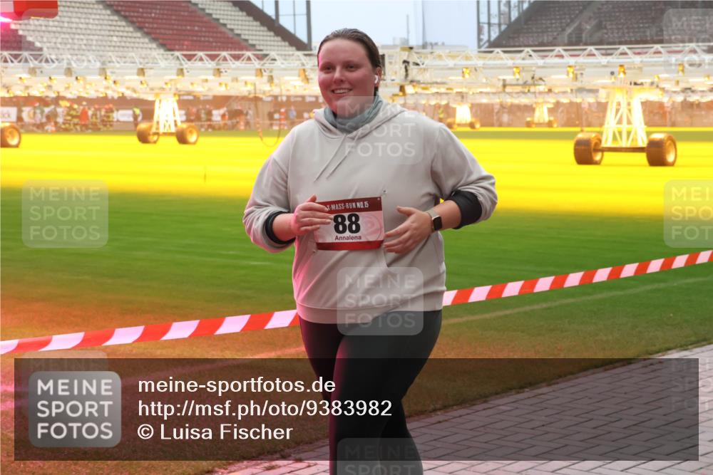 07.12.2025 - St. Pauli X-Mass-Run No. 15 Luisa Fischer http://msf.ph/oto/9383982 07.12.2025 10:14:14 Ziel 15, 88, 88, 970, 1062, 1220, 1699, 2905, 2951, 4371, 4502, 4526 meine-sportfotos.de