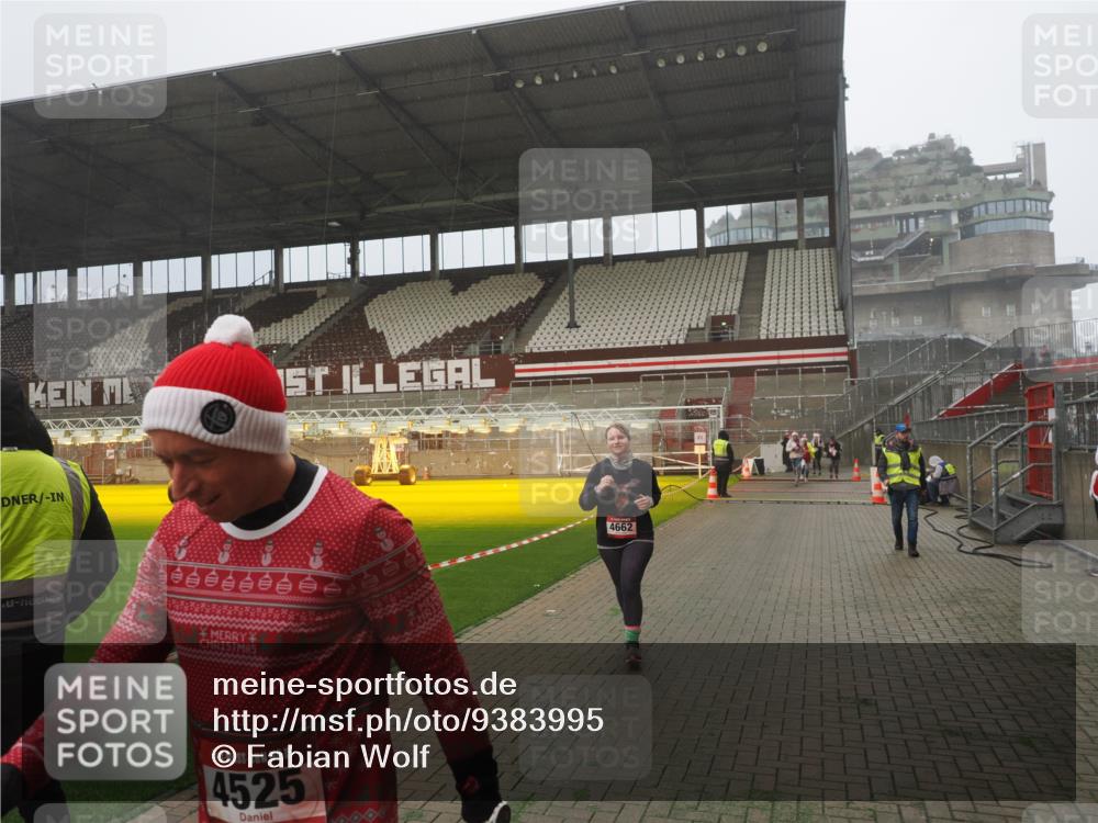 07.12.2025 - St. Pauli X-Mass-Run No. 15 Fabian Wolf http://msf.ph/oto/9383995 07.12.2025 10:11:31 Ziel 1969, 3354, 4499, 4525, 4659, 4661, 4662 meine-sportfotos.de