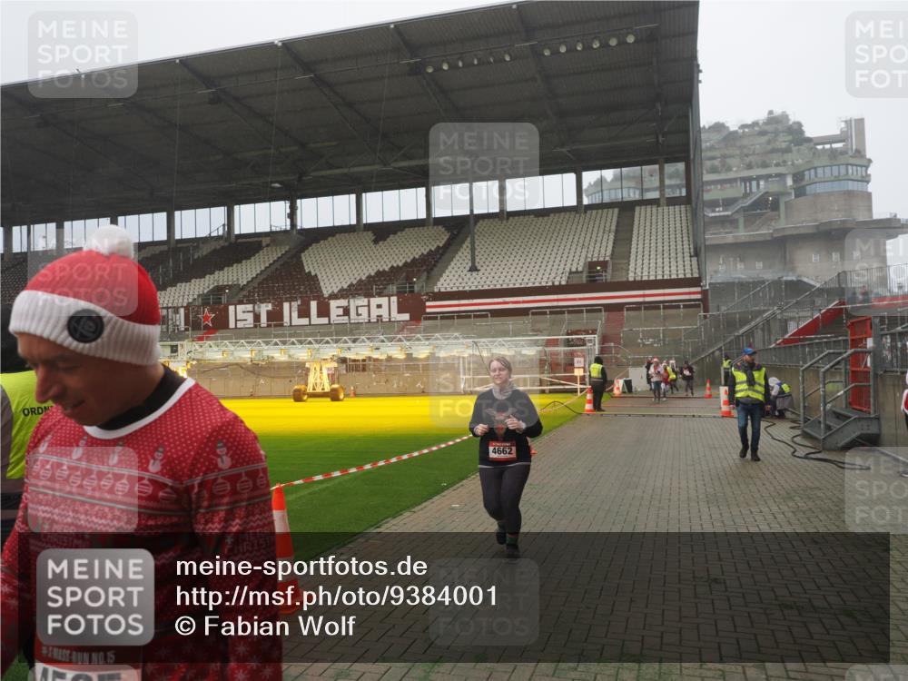 07.12.2025 - St. Pauli X-Mass-Run No. 15 Fabian Wolf http://msf.ph/oto/9384001 07.12.2025 10:11:31 Ziel 1969, 3354, 4499, 4525, 4659, 4661, 4662 meine-sportfotos.de