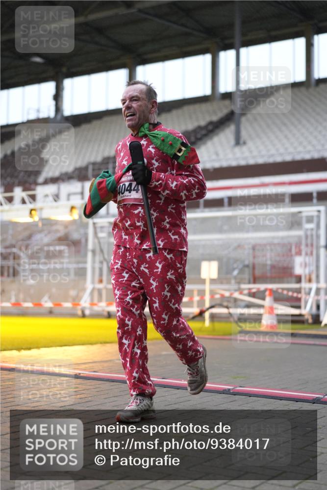 07.12.2025 - St. Pauli X-Mass-Run No. 15 Patografie http://msf.ph/oto/9384017 07.12.2025 10:26:04 Ziel 422, 1561, 3805, 4044, 4492, 4775, 4782 meine-sportfotos.de