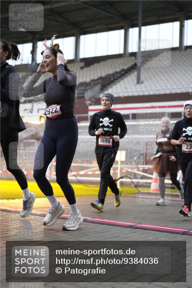 07.12.2025 - St. Pauli X-Mass-Run No. 15 Patografie http://msf.ph/oto/9384036 07.12.2025 10:26:13 Ziel 23, 28, 368, 1638, 1639, 2922, 3698, 3699, 4044, 4093, 4460, 4461, 4469, 4481, 4529, 4532, 4699, 4703, 4709, 5010 meine-sportfotos.de