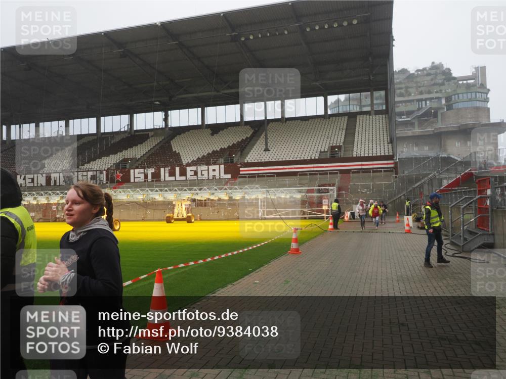 07.12.2025 - St. Pauli X-Mass-Run No. 15 Fabian Wolf http://msf.ph/oto/9384038 07.12.2025 10:11:33 Ziel 670, 2909, 3085, 3354, 4499, 4525, 4659, 4661, 4662 meine-sportfotos.de