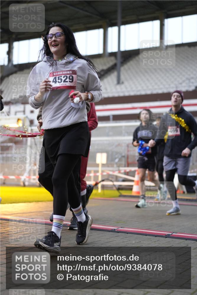 07.12.2025 - St. Pauli X-Mass-Run No. 15 Patografie http://msf.ph/oto/9384078 07.12.2025 10:26:17 Ziel 23, 28, 368, 1638, 1639, 2068, 2518, 2648, 2649, 2922, 3698, 3699, 4044, 4093, 4448, 4460, 4461, 4469, 4481, 4529, 4532, 4699, 4703, 4709, 5010 meine-sportfotos.de