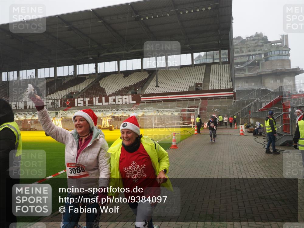 07.12.2025 - St. Pauli X-Mass-Run No. 15 Fabian Wolf http://msf.ph/oto/9384097 07.12.2025 10:11:39 Ziel 670, 2909, 3085, 3909, 4662 meine-sportfotos.de