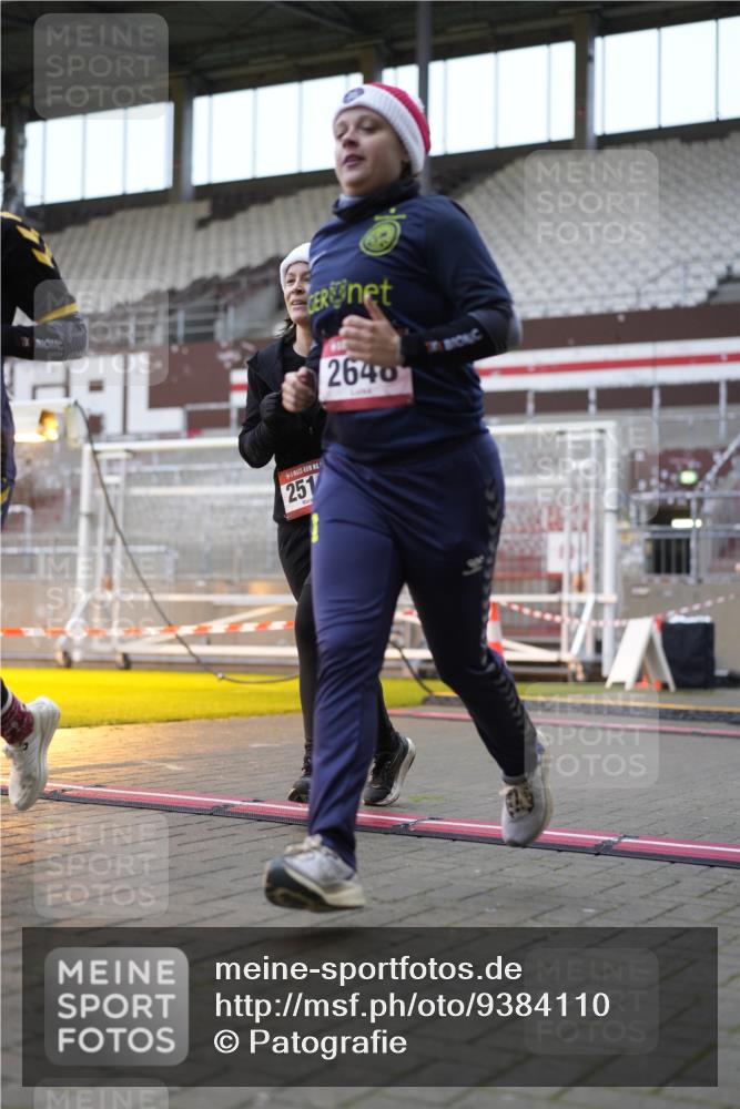 07.12.2025 - St. Pauli X-Mass-Run No. 15 Patografie http://msf.ph/oto/9384110 07.12.2025 10:26:21 Ziel 23, 28, 368, 1396, 1638, 1639, 2068, 2518, 2648, 2649, 2922, 3698, 3699, 4093, 4448, 4460, 4461, 4469, 4481, 4506, 4512, 4529, 4532, 4699, 4703, 4709, 5010 meine-sportfotos.de