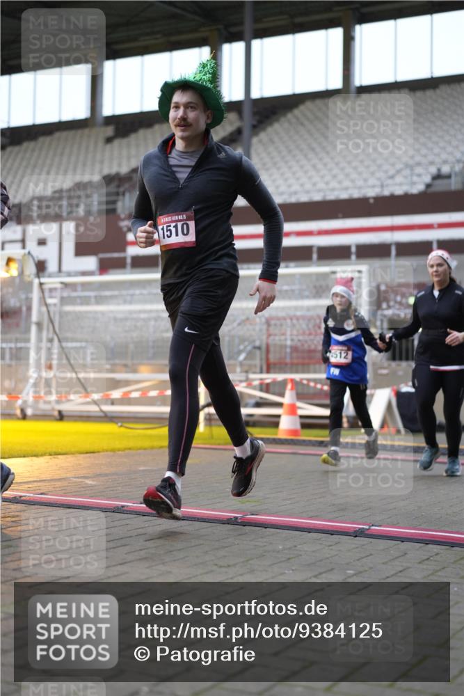 07.12.2025 - St. Pauli X-Mass-Run No. 15 Patografie http://msf.ph/oto/9384125 07.12.2025 10:26:24 Ziel 23, 28, 368, 1396, 1638, 1639, 2068, 2518, 2648, 2649, 2922, 3698, 3699, 4093, 4448, 4460, 4461, 4469, 4481, 4506, 4512, 4529, 4532, 4699, 4703, 4709, 5010 meine-sportfotos.de