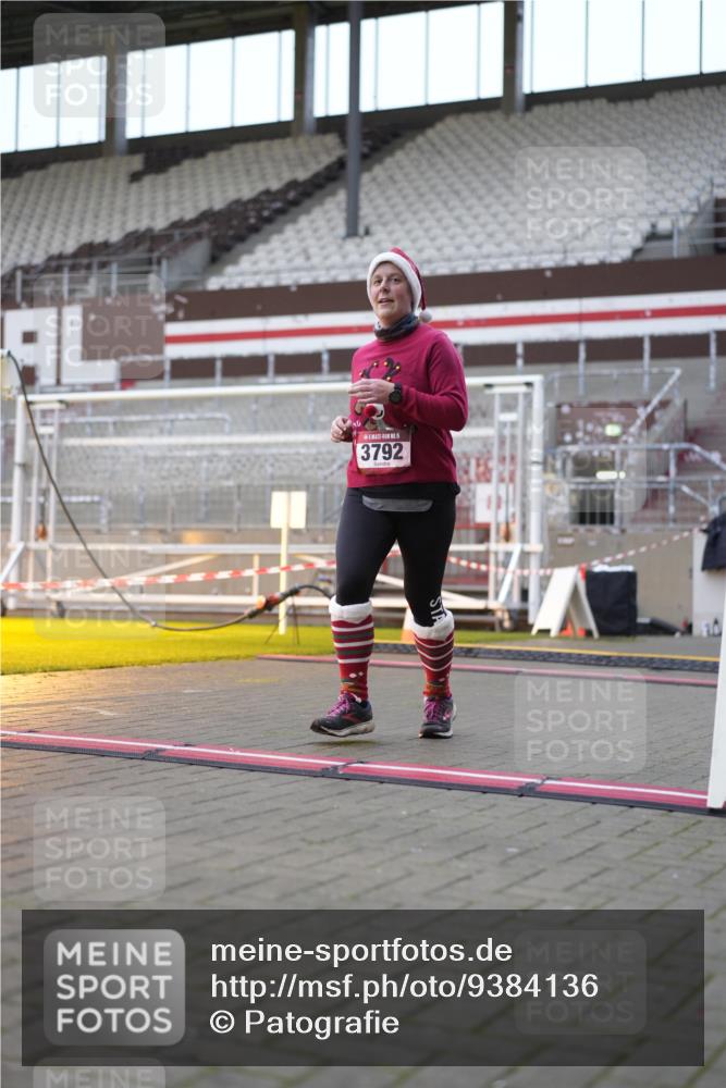 07.12.2025 - St. Pauli X-Mass-Run No. 15 Patografie http://msf.ph/oto/9384136 07.12.2025 10:26:33 Ziel 1396, 1638, 2068, 2518, 2648, 2649, 3792, 4448, 4506, 4512, 4703 meine-sportfotos.de