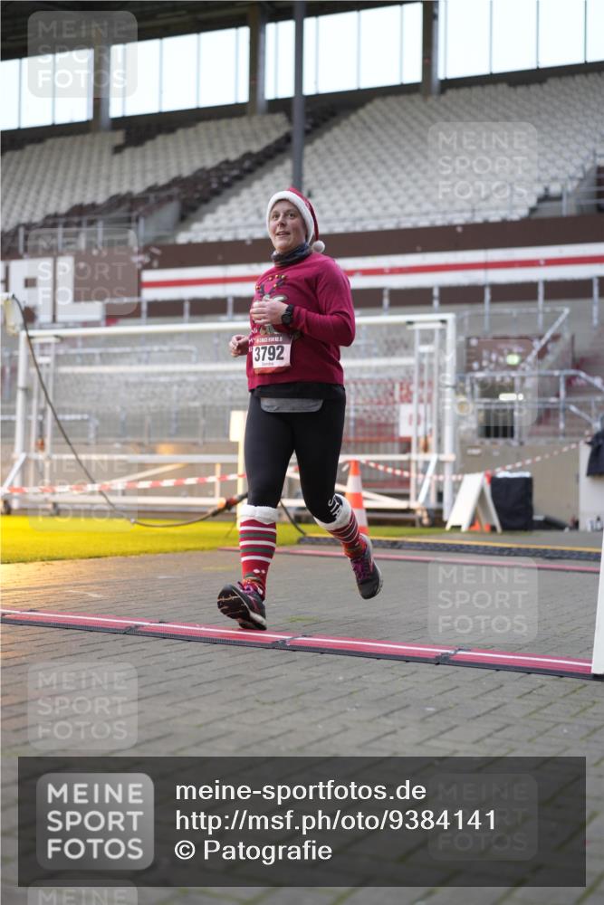 07.12.2025 - St. Pauli X-Mass-Run No. 15 Patografie http://msf.ph/oto/9384141 07.12.2025 10:26:33 Ziel 1396, 1638, 2068, 2518, 2648, 2649, 3792, 4448, 4506, 4512, 4703 meine-sportfotos.de