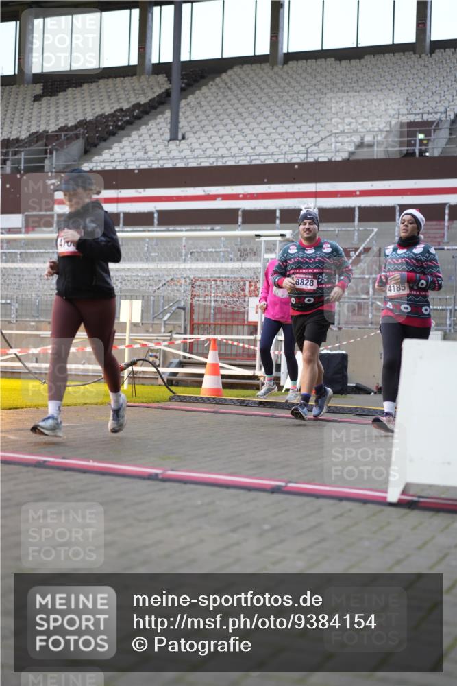 07.12.2025 - St. Pauli X-Mass-Run No. 15 Patografie http://msf.ph/oto/9384154 07.12.2025 10:26:39 Ziel 3771, 3787, 3792, 3828, 4185, 4506, 4512, 4705 meine-sportfotos.de