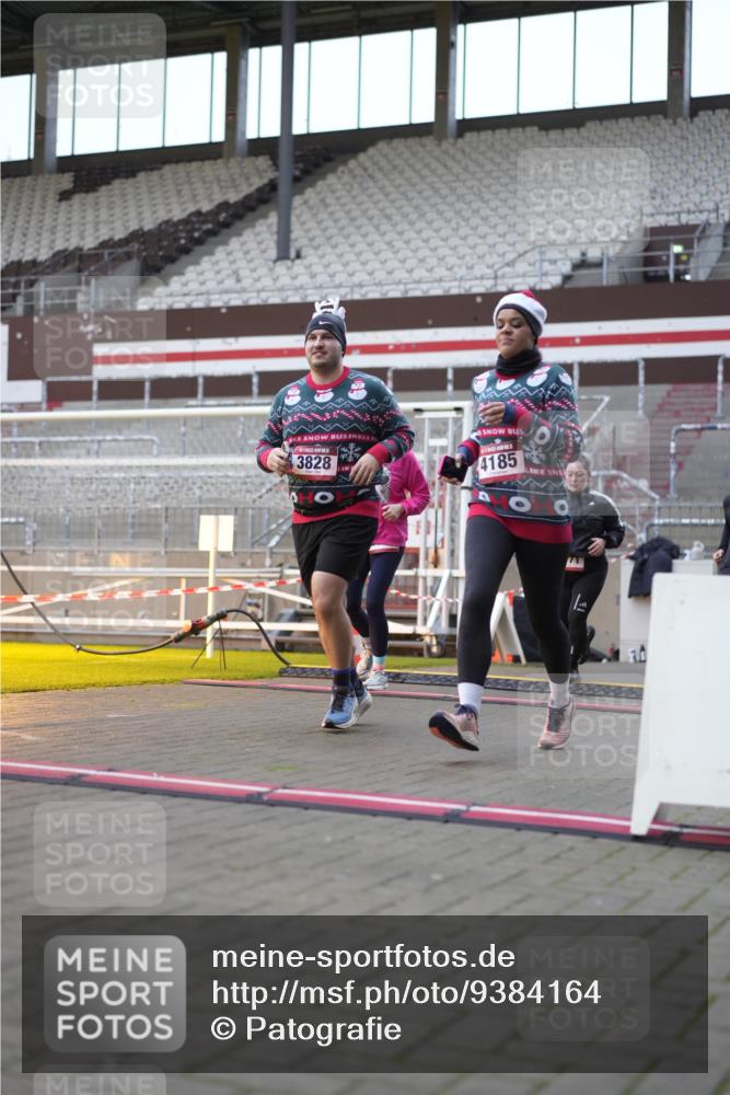 07.12.2025 - St. Pauli X-Mass-Run No. 15 Patografie http://msf.ph/oto/9384164 07.12.2025 10:26:39 Ziel 3771, 3787, 3792, 3828, 4185, 4506, 4512, 4705 meine-sportfotos.de