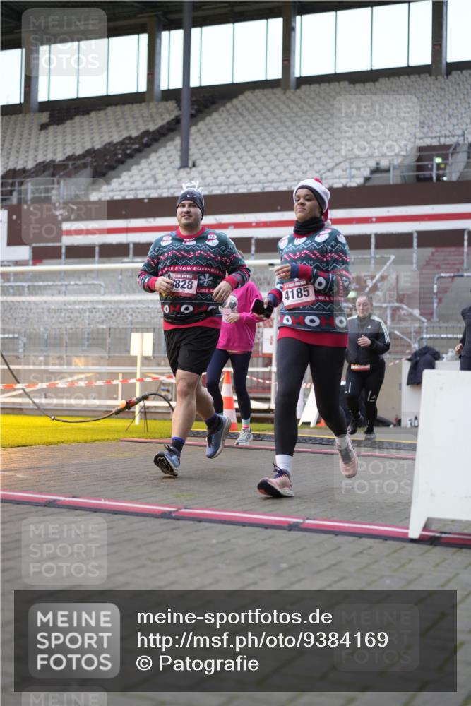 07.12.2025 - St. Pauli X-Mass-Run No. 15 Patografie http://msf.ph/oto/9384169 07.12.2025 10:26:40 Ziel 3771, 3787, 3792, 3828, 4185, 4384, 4506, 4512, 4705 meine-sportfotos.de