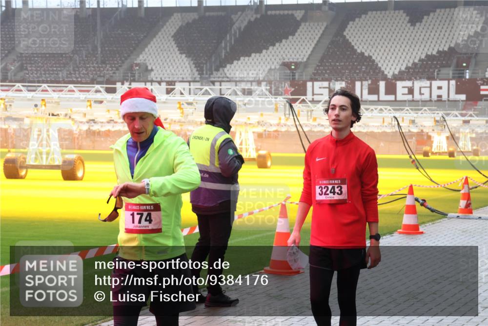 07.12.2025 - St. Pauli X-Mass-Run No. 15 Luisa Fischer http://msf.ph/oto/9384176 07.12.2025 10:14:42 Ziel 15, 174, 15, 3243, 174, 352, 1158, 2564, 2617, 2618, 2864, 2951, 3243, 4371, 4489, 4502, 4508, 4526, 4545 meine-sportfotos.de