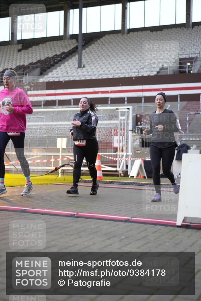 07.12.2025 - St. Pauli X-Mass-Run No. 15 Patografie http://msf.ph/oto/9384178 07.12.2025 10:26:41 Ziel 3771, 3787, 3792, 3828, 4185, 4384, 4705 meine-sportfotos.de