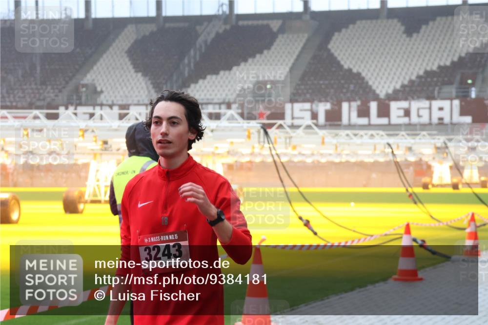 07.12.2025 - St. Pauli X-Mass-Run No. 15 Luisa Fischer http://msf.ph/oto/9384181 07.12.2025 10:14:44 Ziel 18, 15, 3243, 174, 352, 1158, 2564, 2617, 2618, 2864, 2951, 3243, 4371, 4489, 4502, 4508, 4526, 4545 meine-sportfotos.de