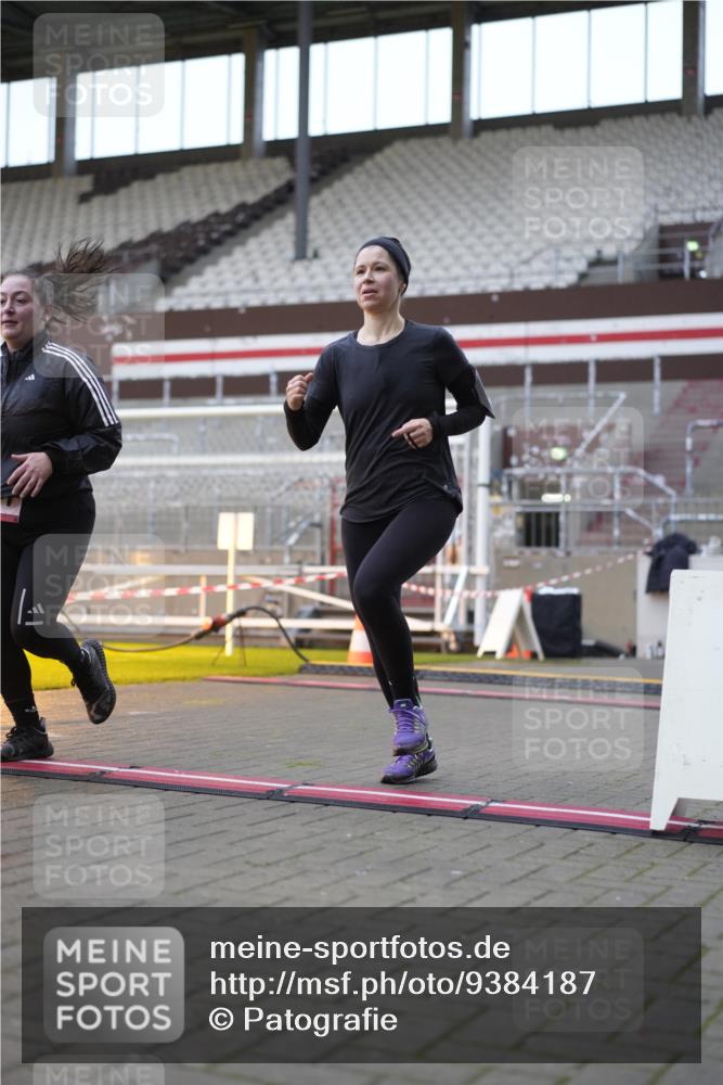 07.12.2025 - St. Pauli X-Mass-Run No. 15 Patografie http://msf.ph/oto/9384187 07.12.2025 10:26:42 Ziel 3771, 3787, 3792, 3828, 4185, 4384, 4705 meine-sportfotos.de