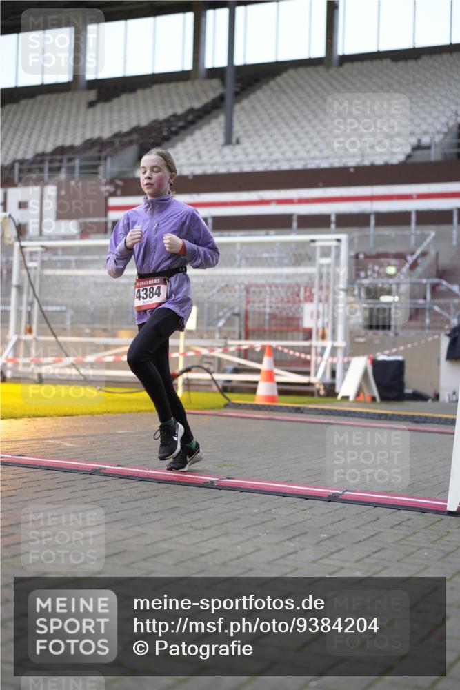 07.12.2025 - St. Pauli X-Mass-Run No. 15 Patografie http://msf.ph/oto/9384204 07.12.2025 10:26:45 Ziel 3771, 3787, 3792, 3828, 4185, 4384, 4705 meine-sportfotos.de