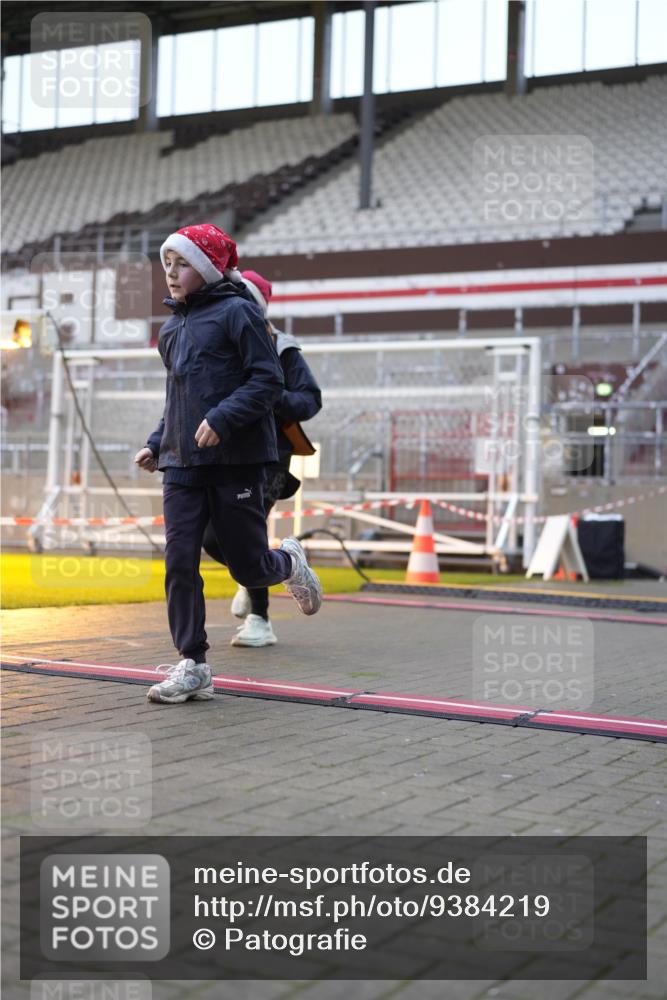 07.12.2025 - St. Pauli X-Mass-Run No. 15 Patografie http://msf.ph/oto/9384219 07.12.2025 10:26:53 Ziel 159, 3720, 3771, 3787, 3828, 4185, 4384, 4705 meine-sportfotos.de