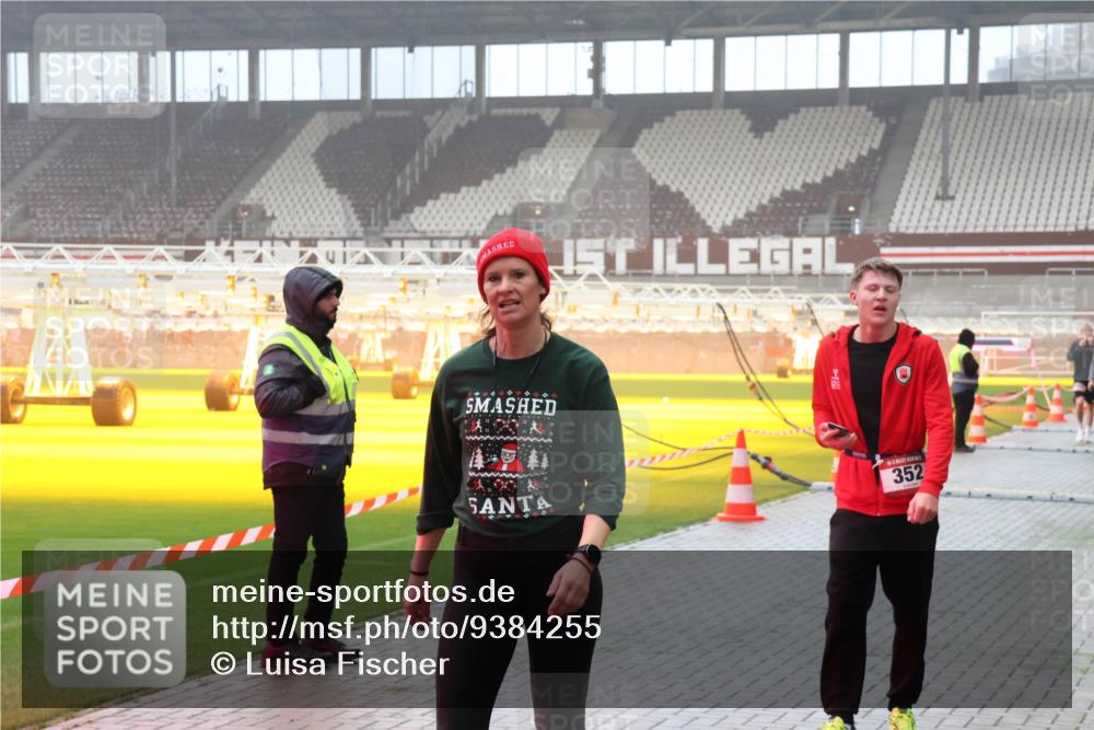 07.12.2025 - St. Pauli X-Mass-Run No. 15 Luisa Fischer http://msf.ph/oto/9384255 07.12.2025 10:14:50 Ziel 352, 174, 352, 1158, 2564, 2617, 2618, 2864, 3243, 3481, 3565, 4489, 4502, 4508, 4526, 4545 meine-sportfotos.de