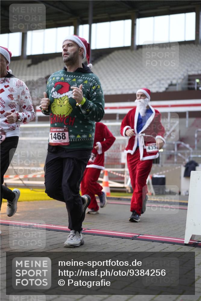 07.12.2025 - St. Pauli X-Mass-Run No. 15 Patografie http://msf.ph/oto/9384256 07.12.2025 10:26:59 Ziel 159, 1468, 1472, 3720, 4334, 4353, 4384 meine-sportfotos.de