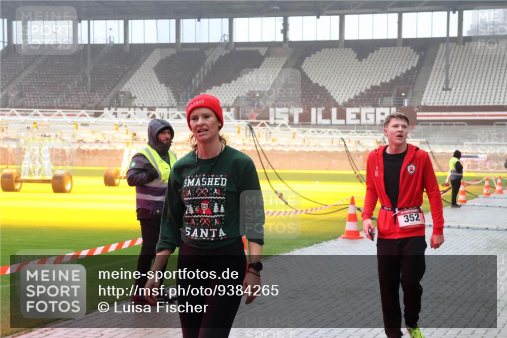 07.12.2025 - St. Pauli X-Mass-Run No. 15 Luisa Fischer http://msf.ph/oto/9384265 07.12.2025 10:14:51 Ziel 352, 174, 352, 1158, 2564, 2617, 2618, 2864, 3243, 3481, 3565, 4489, 4502, 4508, 4526, 4545 meine-sportfotos.de