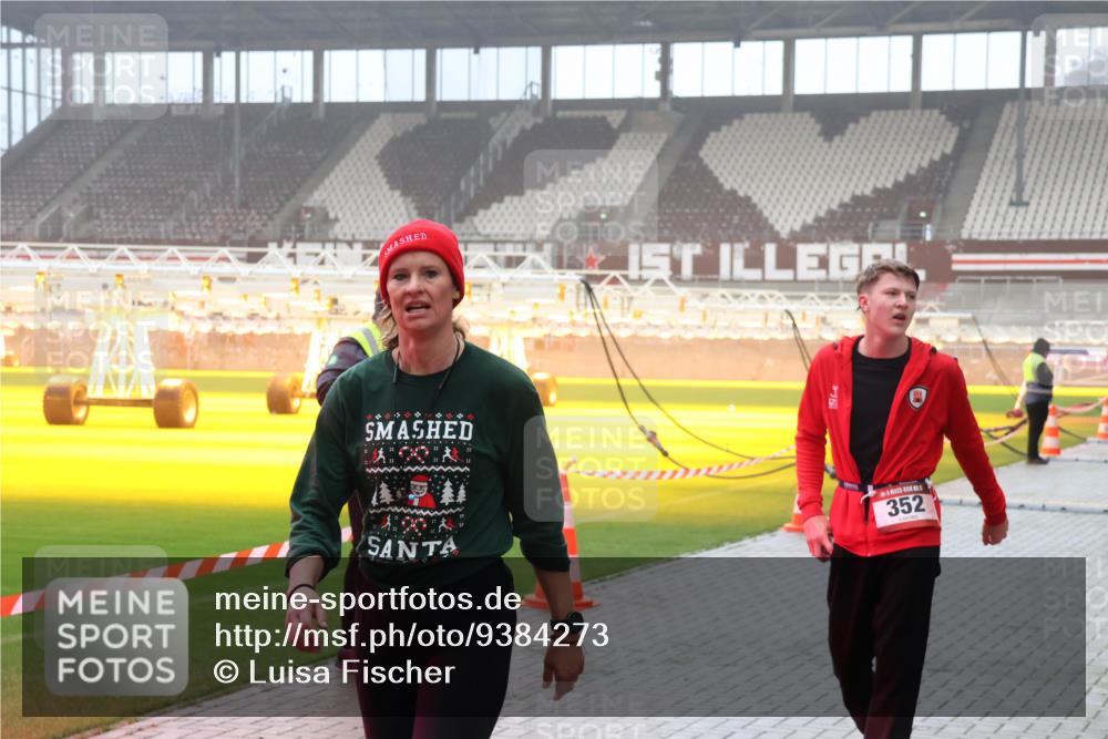 07.12.2025 - St. Pauli X-Mass-Run No. 15 Luisa Fischer http://msf.ph/oto/9384273 07.12.2025 10:14:51 Ziel 352, 174, 352, 1158, 2564, 2617, 2618, 2864, 3243, 3481, 3565, 4489, 4502, 4508, 4526, 4545 meine-sportfotos.de
