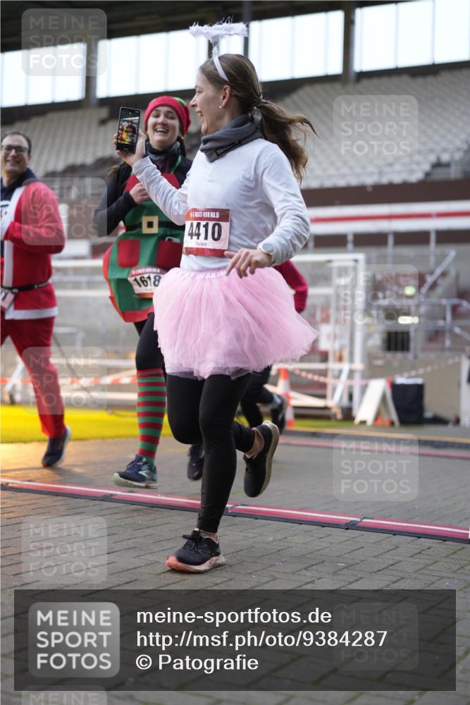07.12.2025 - St. Pauli X-Mass-Run No. 15 Patografie http://msf.ph/oto/9384287 07.12.2025 10:27:05 Ziel 159, 1312, 1317, 1468, 1472, 1618, 3720, 4225, 4334, 4353, 4391, 4409, 4410 meine-sportfotos.de