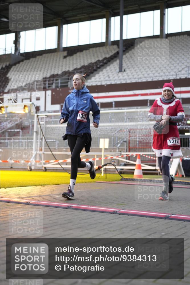07.12.2025 - St. Pauli X-Mass-Run No. 15 Patografie http://msf.ph/oto/9384313 07.12.2025 10:27:09 Ziel 159, 1312, 1317, 1468, 1472, 1618, 3720, 4225, 4334, 4353, 4391, 4409, 4410 meine-sportfotos.de