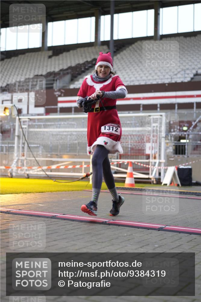 07.12.2025 - St. Pauli X-Mass-Run No. 15 Patografie http://msf.ph/oto/9384319 07.12.2025 10:27:10 Ziel 1312, 1317, 1468, 1472, 1618, 3571, 3720, 4225, 4334, 4353, 4391, 4409, 4410 meine-sportfotos.de