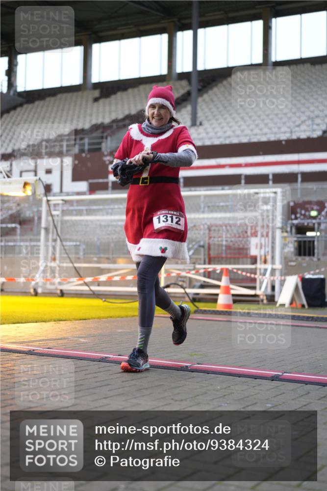 07.12.2025 - St. Pauli X-Mass-Run No. 15 Patografie http://msf.ph/oto/9384324 07.12.2025 10:27:10 Ziel 1312, 1317, 1468, 1472, 1618, 3571, 3720, 4225, 4334, 4353, 4391, 4409, 4410 meine-sportfotos.de