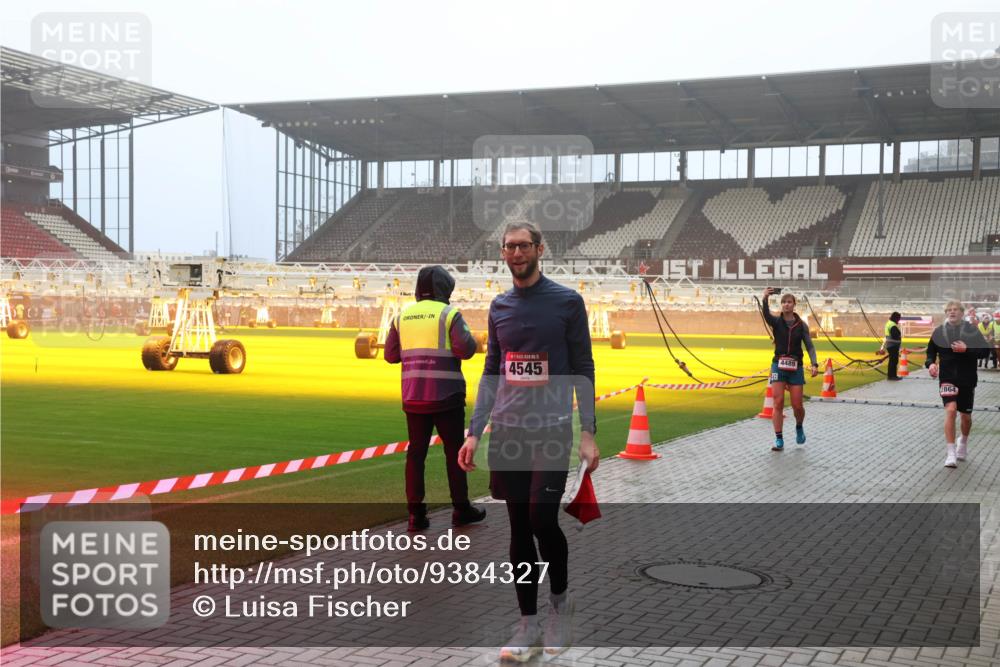 07.12.2025 - St. Pauli X-Mass-Run No. 15 Luisa Fischer http://msf.ph/oto/9384327 07.12.2025 10:15:05 Ziel 4545, 4489, 864, 174, 352, 1158, 1363, 1867, 1869, 1873, 2564, 2617, 2618, 2864, 3243, 3481, 3565, 4001, 4004, 4489, 4508, 4545 meine-sportfotos.de