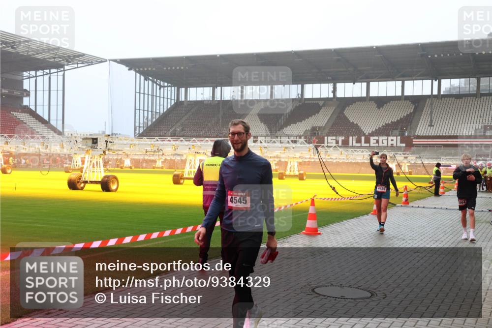 07.12.2025 - St. Pauli X-Mass-Run No. 15 Luisa Fischer http://msf.ph/oto/9384329 07.12.2025 10:15:06 Ziel 4545, 4489, 174, 352, 762, 1158, 1363, 1867, 1869, 1873, 2564, 2617, 2618, 2864, 3243, 3481, 3565, 4001, 4004, 4489, 4508, 4545 meine-sportfotos.de