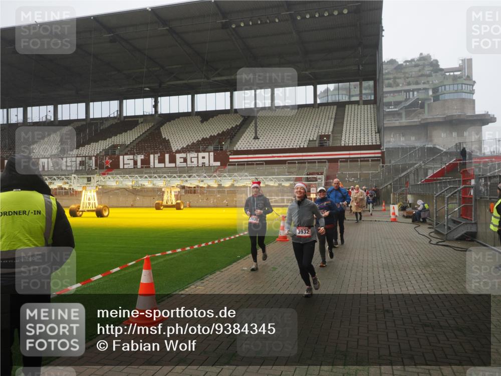 07.12.2025 - St. Pauli X-Mass-Run No. 15 Fabian Wolf http://msf.ph/oto/9384345 07.12.2025 10:11:57 Ziel 756, 1687, 1688, 1833, 2177, 2906, 3761, 3767, 3870, 3932, 3935 meine-sportfotos.de