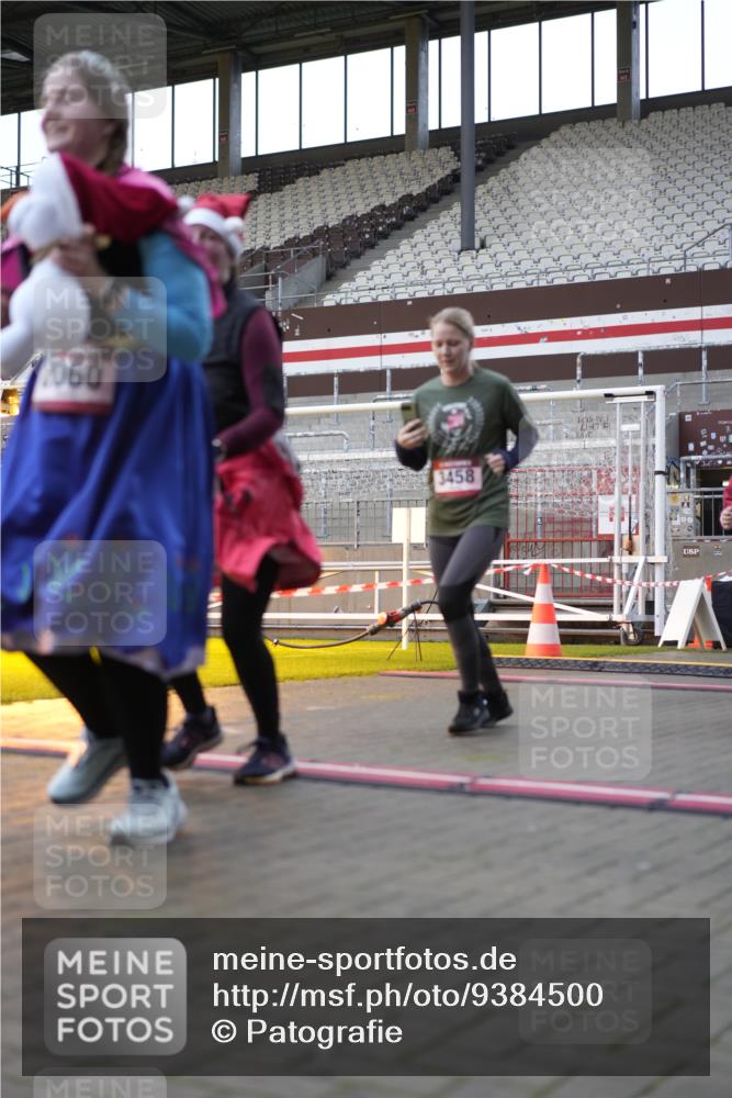 07.12.2025 - St. Pauli X-Mass-Run No. 15 Patografie http://msf.ph/oto/9384500 07.12.2025 10:27:37 Ziel 175, 2060, 2101, 2188, 2677, 3154, 3156, 3458, 3706, 3707, 3713, 3723, 3793, 4383, 4462, 4463, 4515, 4516 meine-sportfotos.de