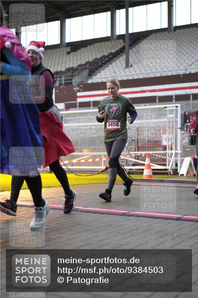 07.12.2025 - St. Pauli X-Mass-Run No. 15 Patografie http://msf.ph/oto/9384503 07.12.2025 10:27:37 Ziel 175, 2060, 2101, 2188, 2677, 3154, 3156, 3458, 3706, 3707, 3713, 3723, 3793, 4383, 4462, 4463, 4515, 4516 meine-sportfotos.de