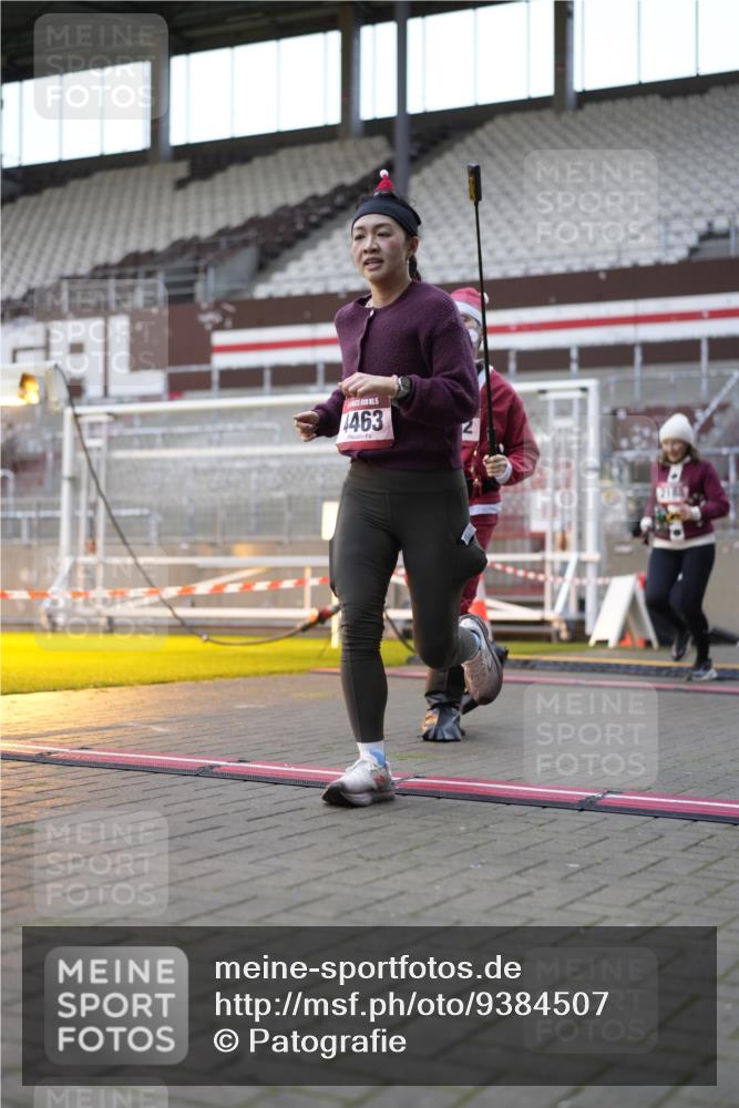 07.12.2025 - St. Pauli X-Mass-Run No. 15 Patografie http://msf.ph/oto/9384507 07.12.2025 10:27:38 Ziel 175, 2060, 2101, 2188, 2677, 3154, 3156, 3458, 3706, 3707, 3713, 3793, 4383, 4462, 4463, 4515, 4516 meine-sportfotos.de