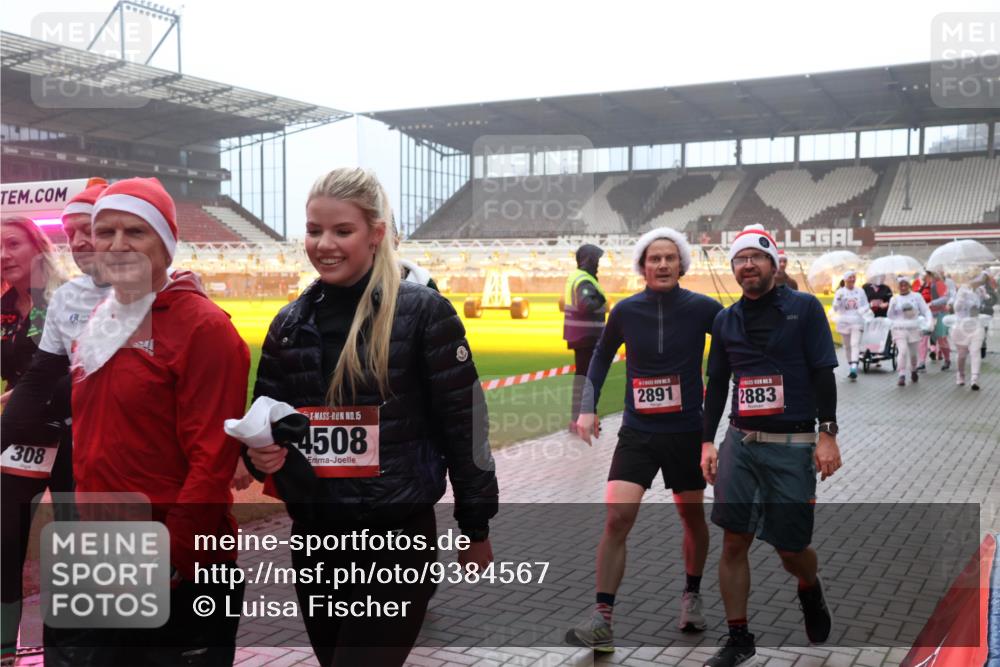 07.12.2025 - St. Pauli X-Mass-Run No. 15 Luisa Fischer http://msf.ph/oto/9384567 07.12.2025 10:15:36 Ziel 308, 451, 15, 4508, 2891, 2883, 308, 431, 436, 438, 762, 1180, 1183, 1363, 1867, 1869, 1873, 1885, 2666, 2667, 2668, 2883, 2891, 3103, 3481, 3741, 4001, 4004, 4494, 4536 meine-sportfotos.de