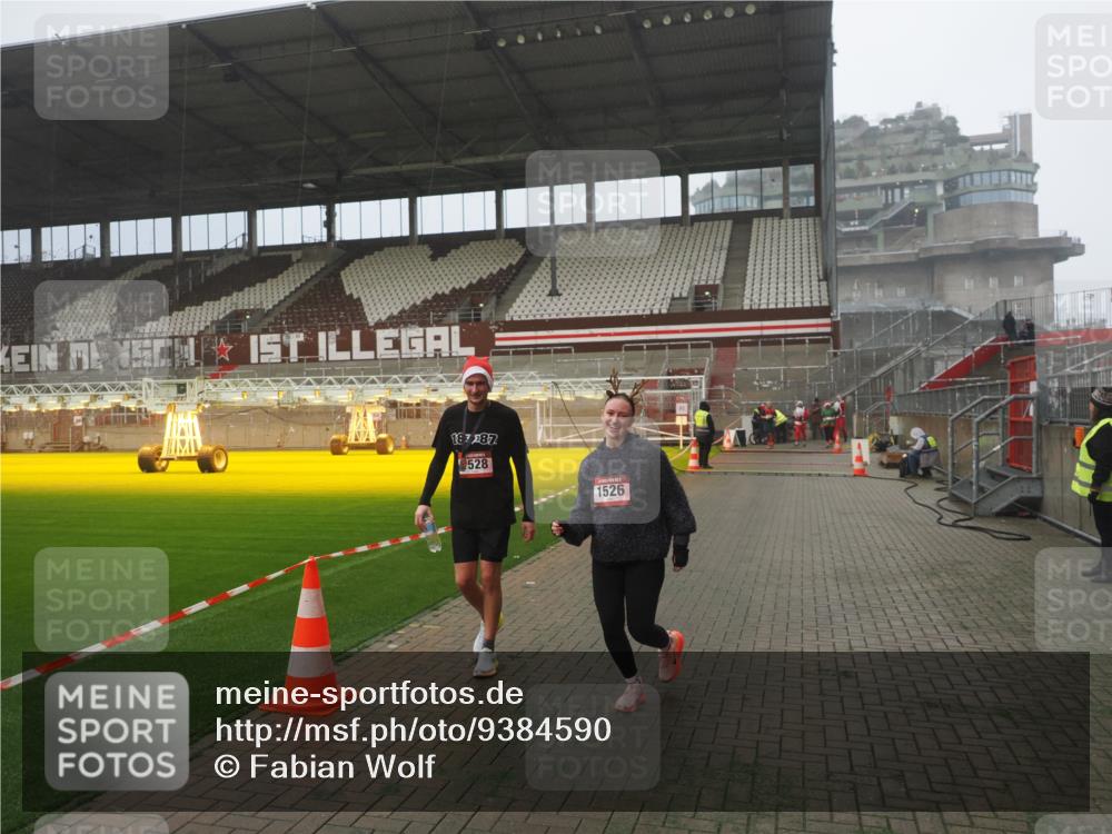 07.12.2025 - St. Pauli X-Mass-Run No. 15 Fabian Wolf http://msf.ph/oto/9384590 07.12.2025 10:12:12 Ziel 756, 1389, 1526, 1833, 2177, 3870, 4658 meine-sportfotos.de